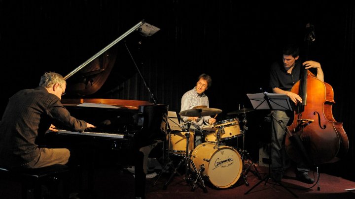 Adrian Frey Trio